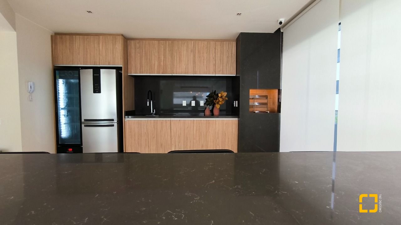 Apartamento com 72m², 4 quartos (sendo 2 suítes), 2 garagens, no bairro Balneário em Florianópolis