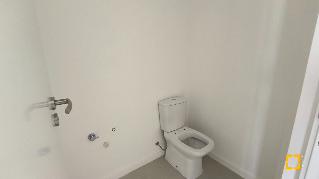 Apartamento com 72m², 4 quartos (sendo 2 suítes), 2 garagens, no bairro Balneário em Florianópolis