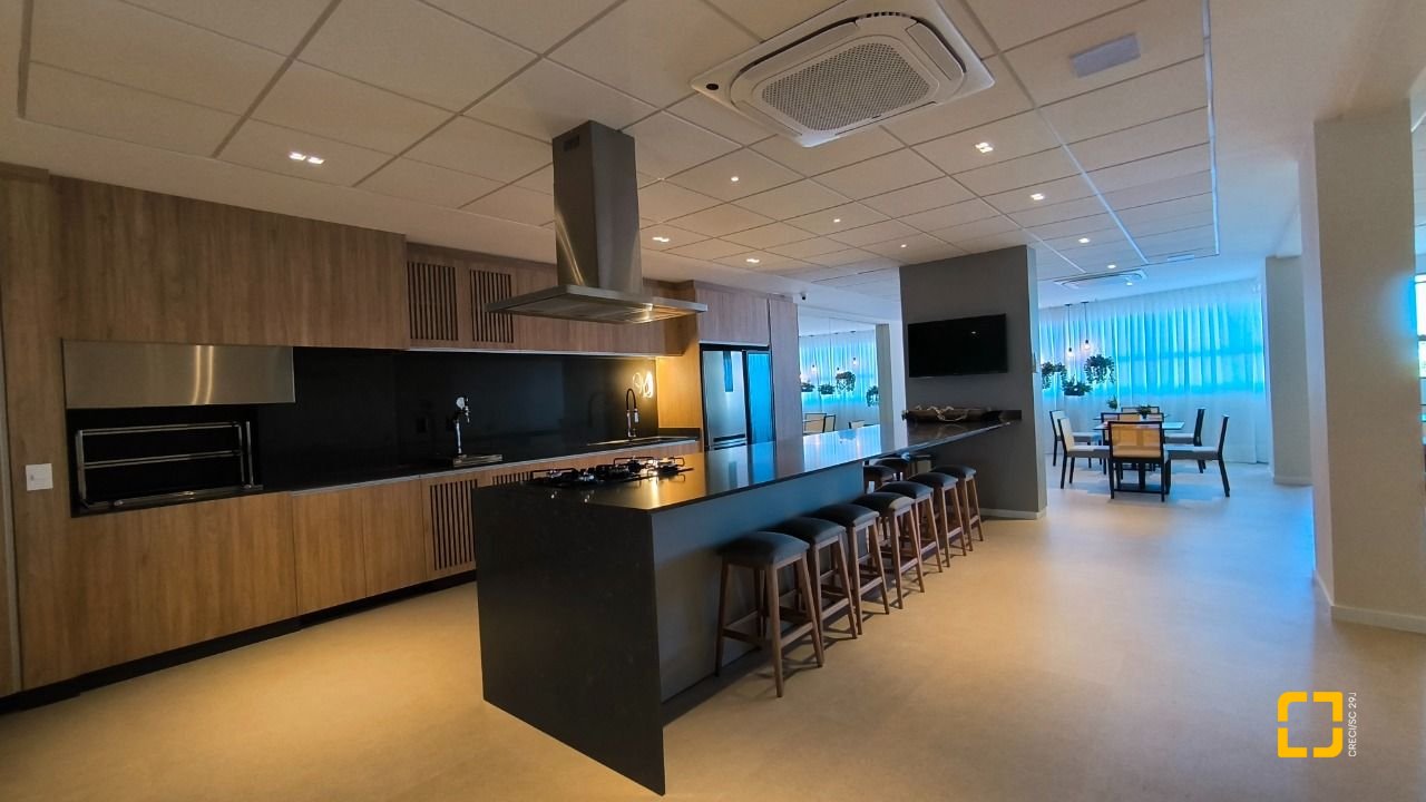 Apartamento com 72m², 4 quartos (sendo 2 suítes), 2 garagens, no bairro Balneário em Florianópolis
