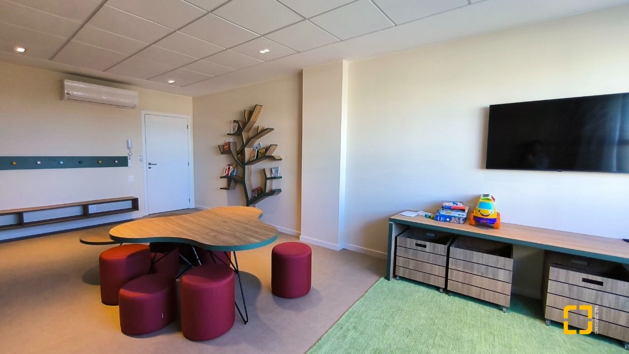 Apartamento com 72m², 4 quartos (sendo 2 suítes), 2 garagens, no bairro Balneário em Florianópolis