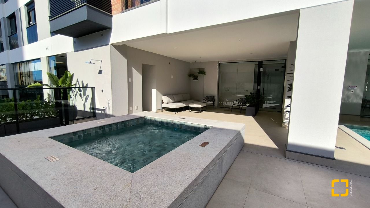 Apartamento com 72m², 4 quartos (sendo 2 suítes), 2 garagens, no bairro Balneário em Florianópolis
