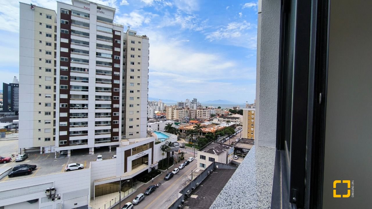 Apartamento com 72m², 4 quartos (sendo 2 suítes), 2 garagens, no bairro Balneário em Florianópolis