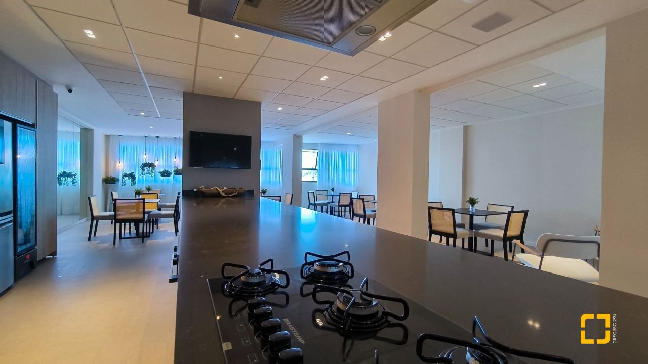 Apartamento com 72m², 4 quartos (sendo 2 suítes), 2 garagens, no bairro Balneário em Florianópolis