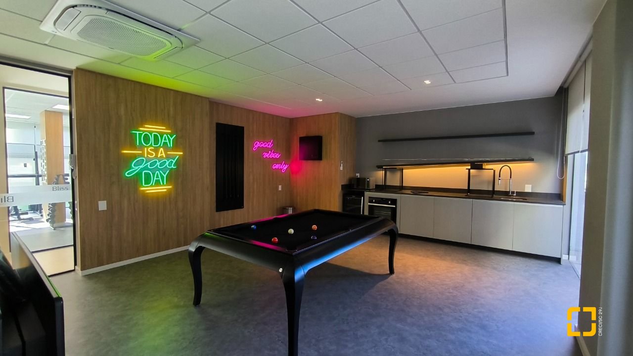 Apartamento com 72m², 4 quartos (sendo 2 suítes), 2 garagens, no bairro Balneário em Florianópolis
