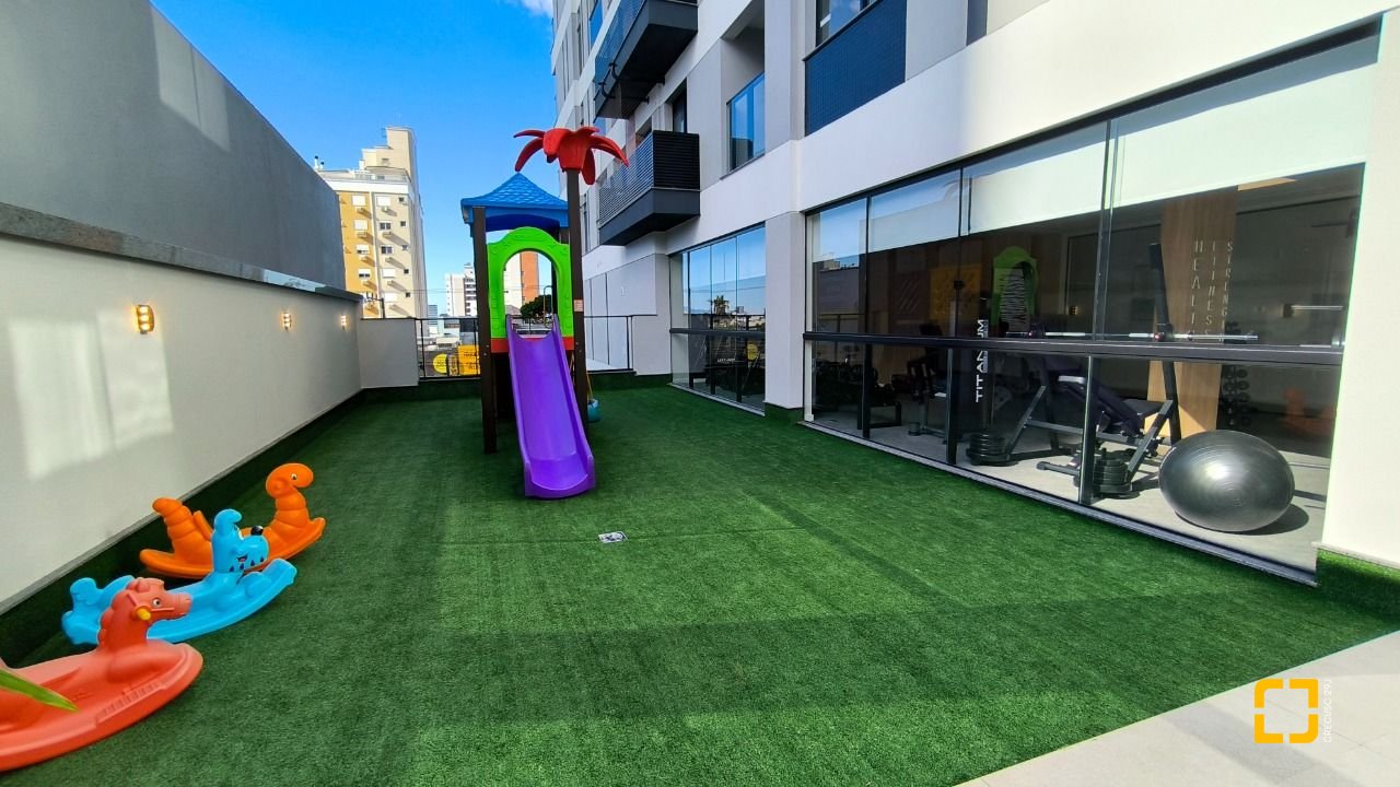 Apartamento com 72m², 4 quartos (sendo 2 suítes), 2 garagens, no bairro Balneário em Florianópolis