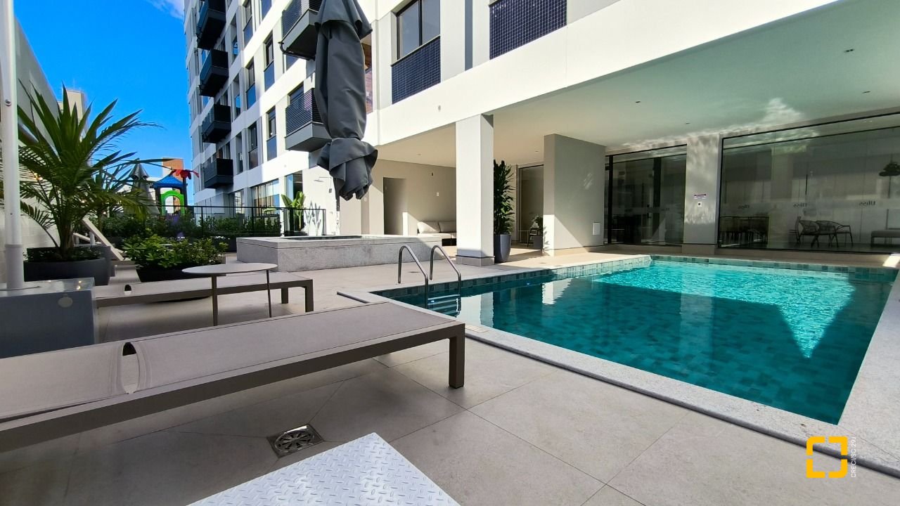 Apartamento com 72m², 4 quartos (sendo 2 suítes), 2 garagens, no bairro Balneário em Florianópolis