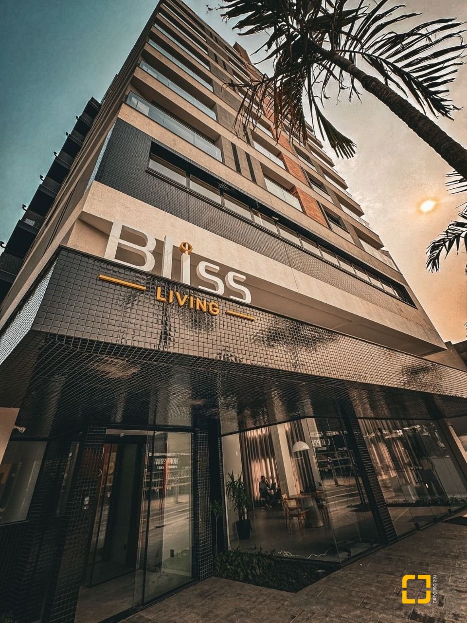 Apartamento com 72m², 4 quartos (sendo 2 suítes), 2 garagens, no bairro Balneário em Florianópolis