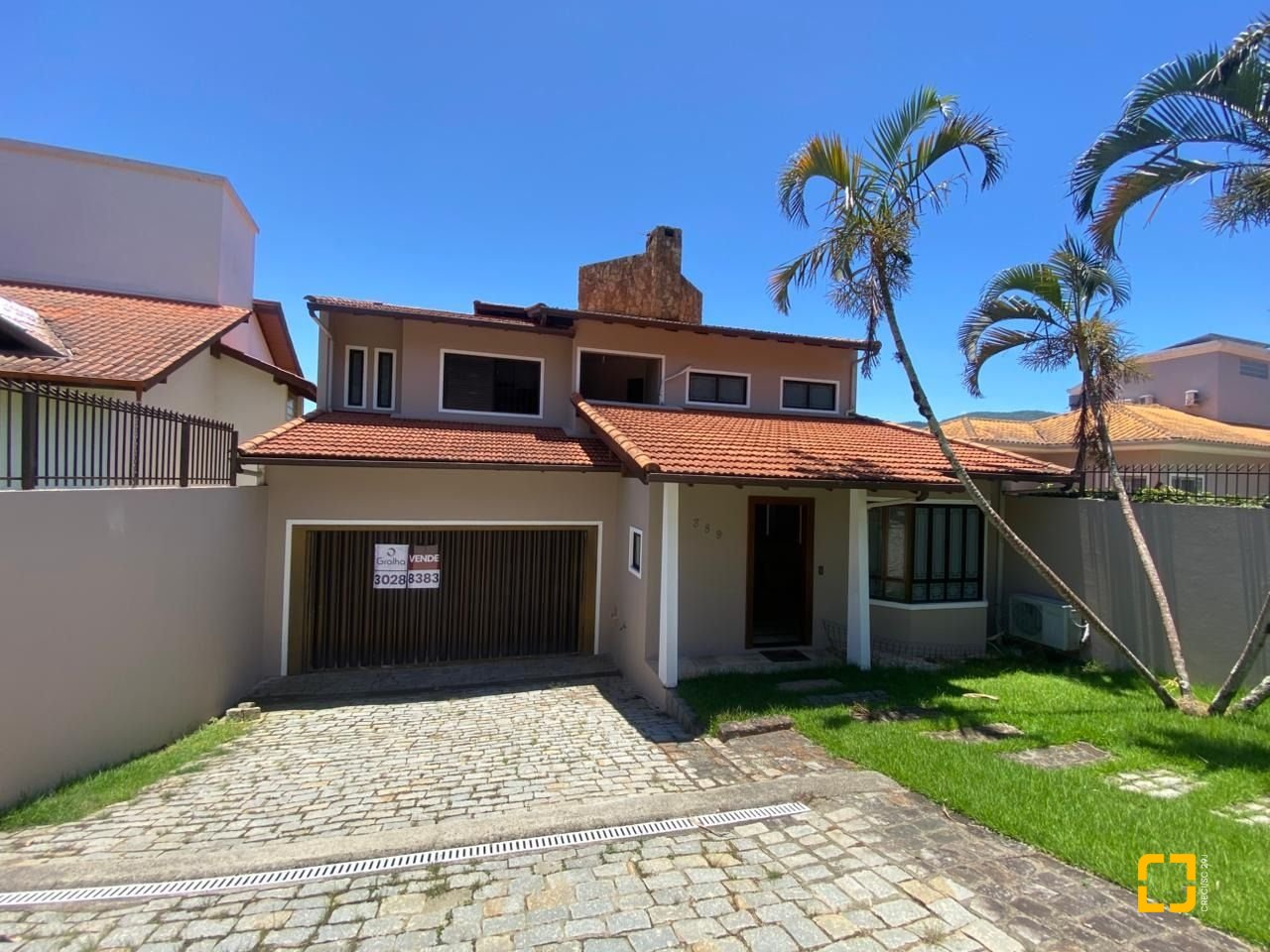 Casa com 304m², 6 quartos (sendo 2 suítes), 2 garagens, no bairro João Paulo em Florianópolis