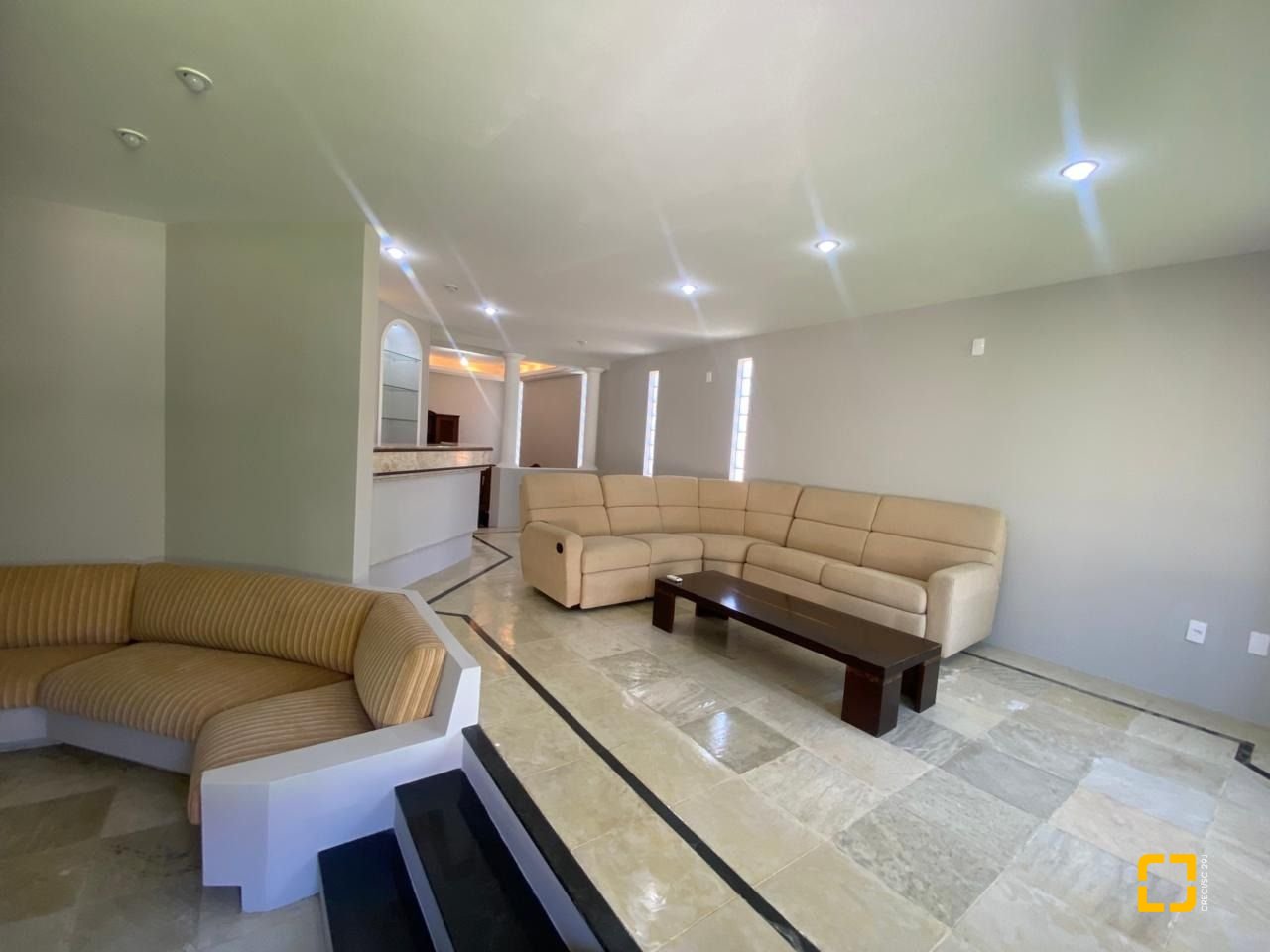 Casa com 304m², 6 quartos (sendo 2 suítes), 2 garagens, no bairro João Paulo em Florianópolis