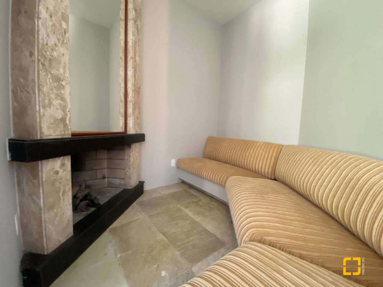 Casa com 304m², 6 quartos (sendo 2 suítes), 2 garagens, no bairro João Paulo em Florianópolis
