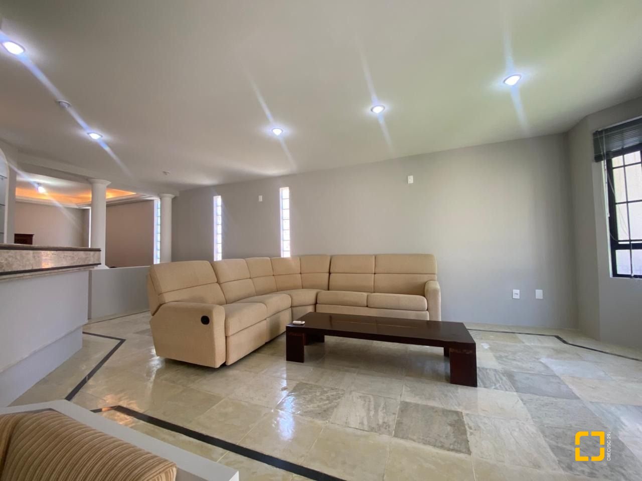Casa com 304m², 6 quartos (sendo 2 suítes), 2 garagens, no bairro João Paulo em Florianópolis