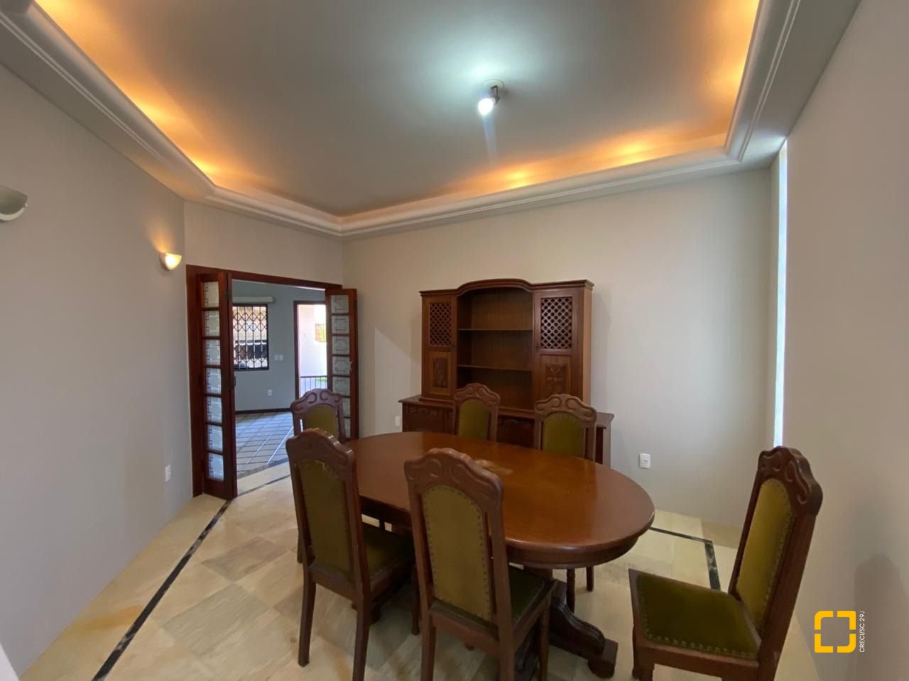 Casa com 304m², 6 quartos (sendo 2 suítes), 2 garagens, no bairro João Paulo em Florianópolis
