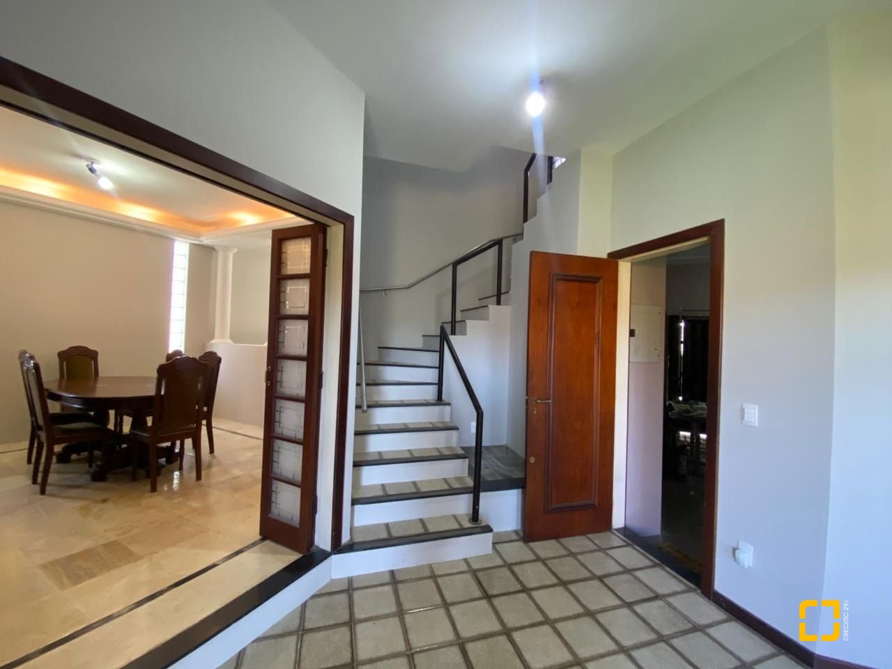 Casa com 304m², 6 quartos (sendo 2 suítes), 2 garagens, no bairro João Paulo em Florianópolis