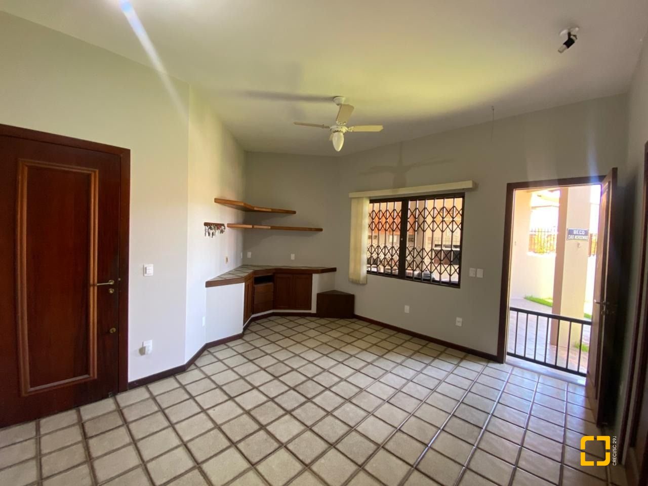 Casa com 304m², 6 quartos (sendo 2 suítes), 2 garagens, no bairro João Paulo em Florianópolis