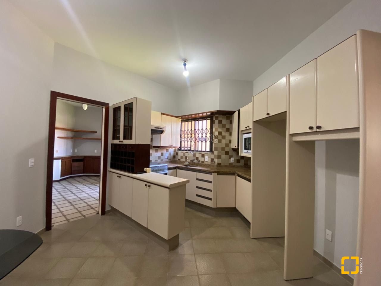 Casa com 304m², 6 quartos (sendo 2 suítes), 2 garagens, no bairro João Paulo em Florianópolis