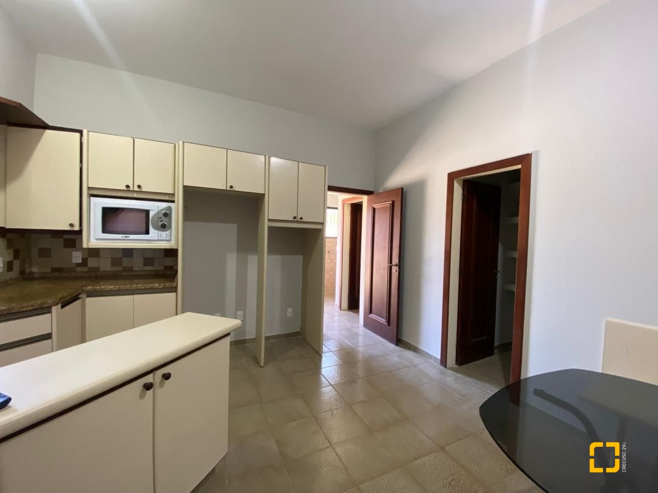 Casa com 304m², 6 quartos (sendo 2 suítes), 2 garagens, no bairro João Paulo em Florianópolis