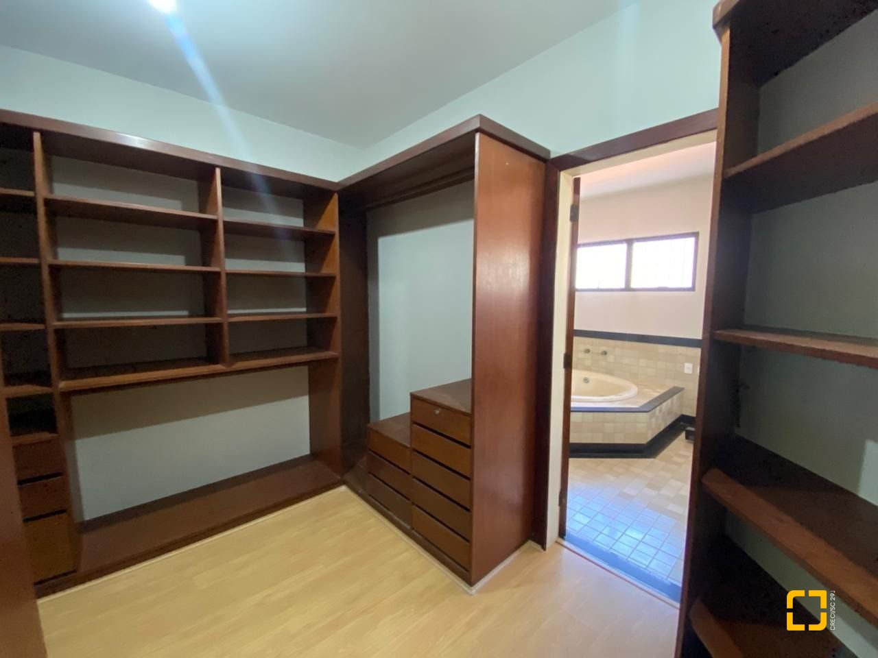 Casa com 304m², 6 quartos (sendo 2 suítes), 2 garagens, no bairro João Paulo em Florianópolis