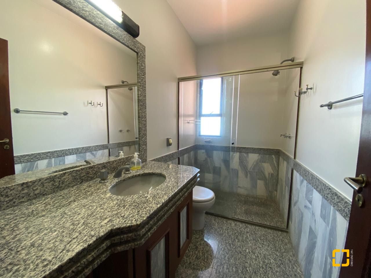 Casa com 304m², 6 quartos (sendo 2 suítes), 2 garagens, no bairro João Paulo em Florianópolis
