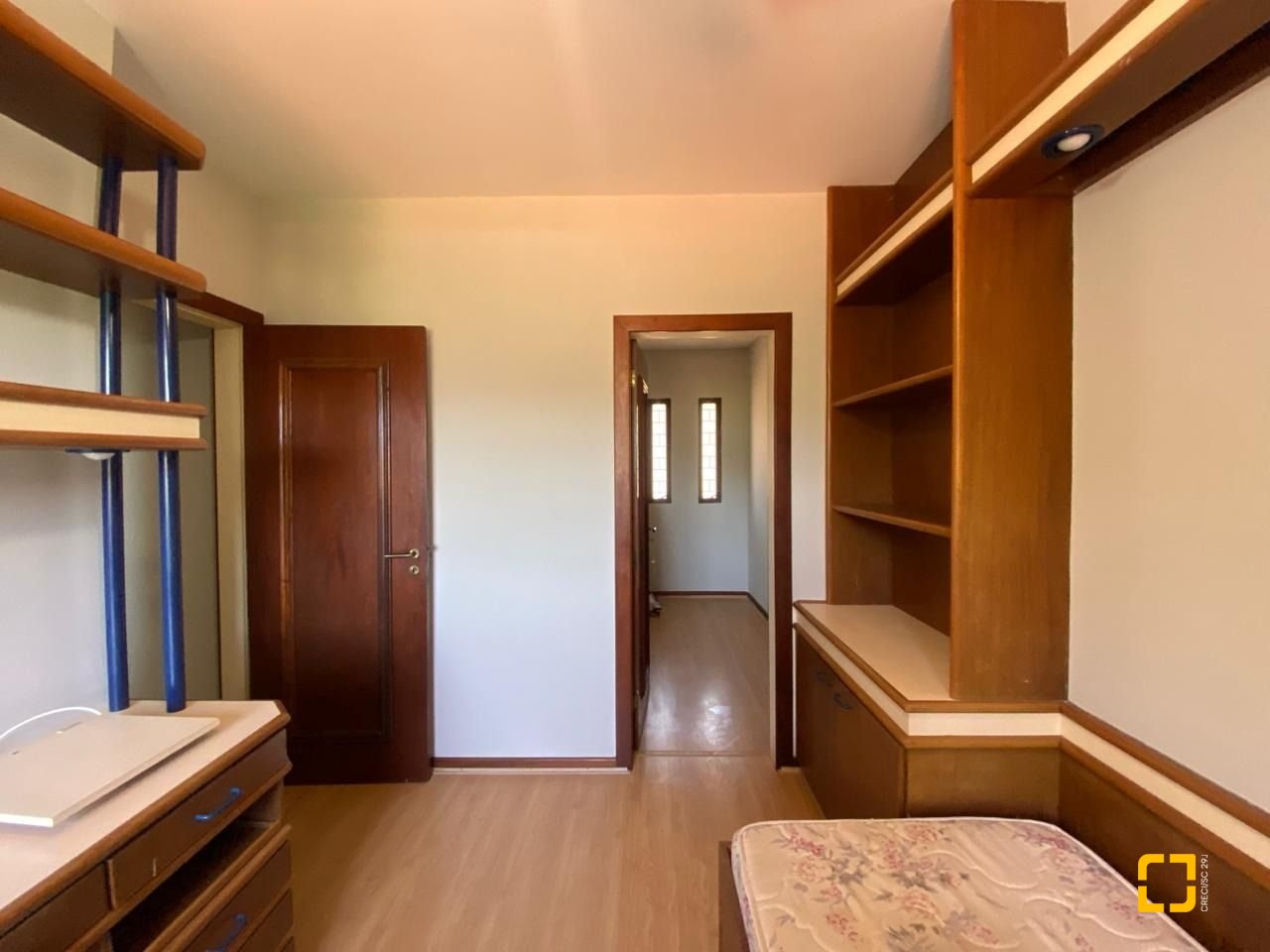 Casa com 304m², 6 quartos (sendo 2 suítes), 2 garagens, no bairro João Paulo em Florianópolis