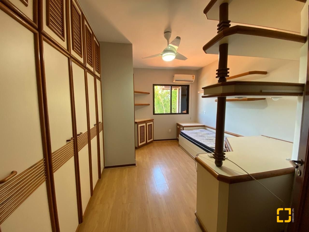 Casa com 304m², 6 quartos (sendo 2 suítes), 2 garagens, no bairro João Paulo em Florianópolis