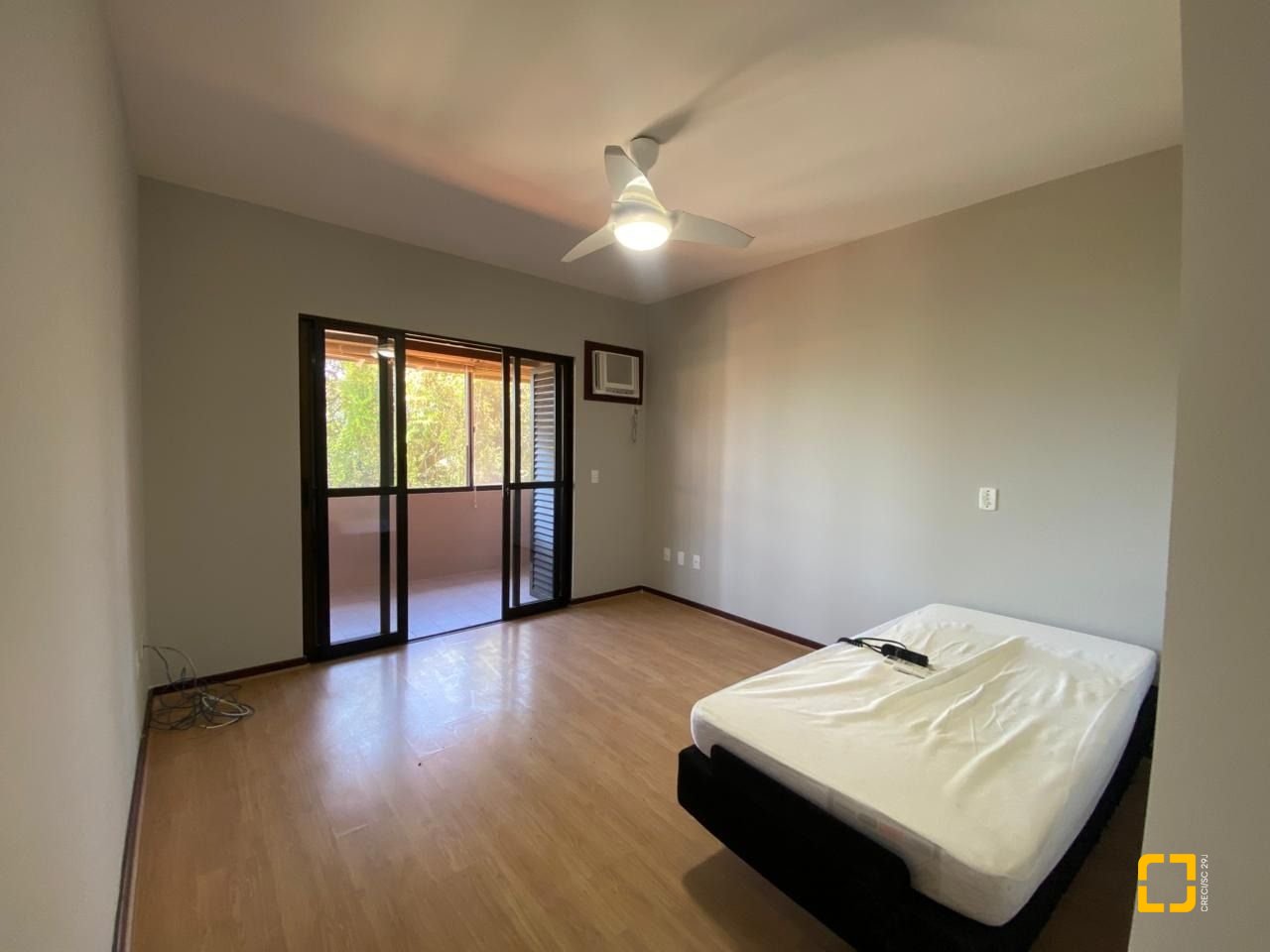 Casa com 304m², 6 quartos (sendo 2 suítes), 2 garagens, no bairro João Paulo em Florianópolis
