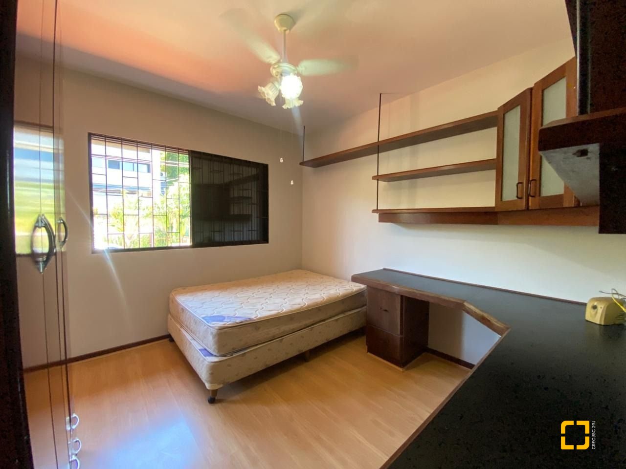 Casa com 304m², 6 quartos (sendo 2 suítes), 2 garagens, no bairro João Paulo em Florianópolis