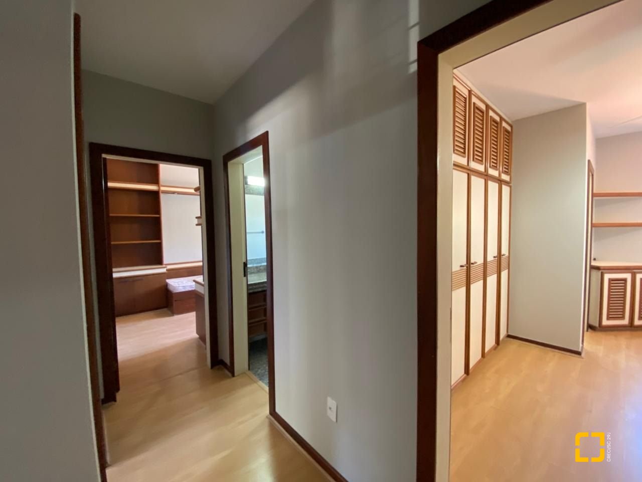 Casa com 304m², 6 quartos (sendo 2 suítes), 2 garagens, no bairro João Paulo em Florianópolis
