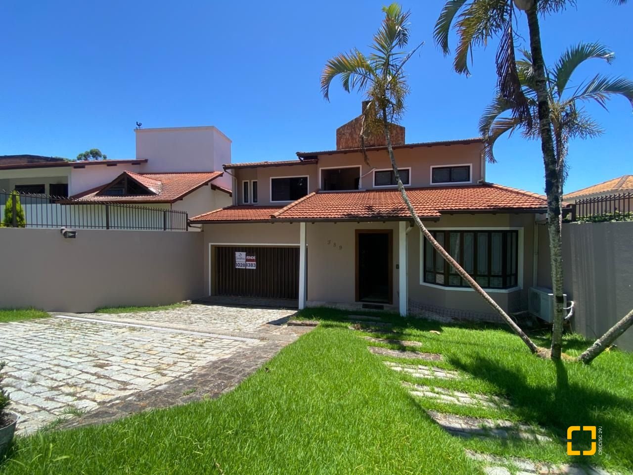 Casa com 304m², 6 quartos (sendo 2 suítes), 2 garagens, no bairro João Paulo em Florianópolis