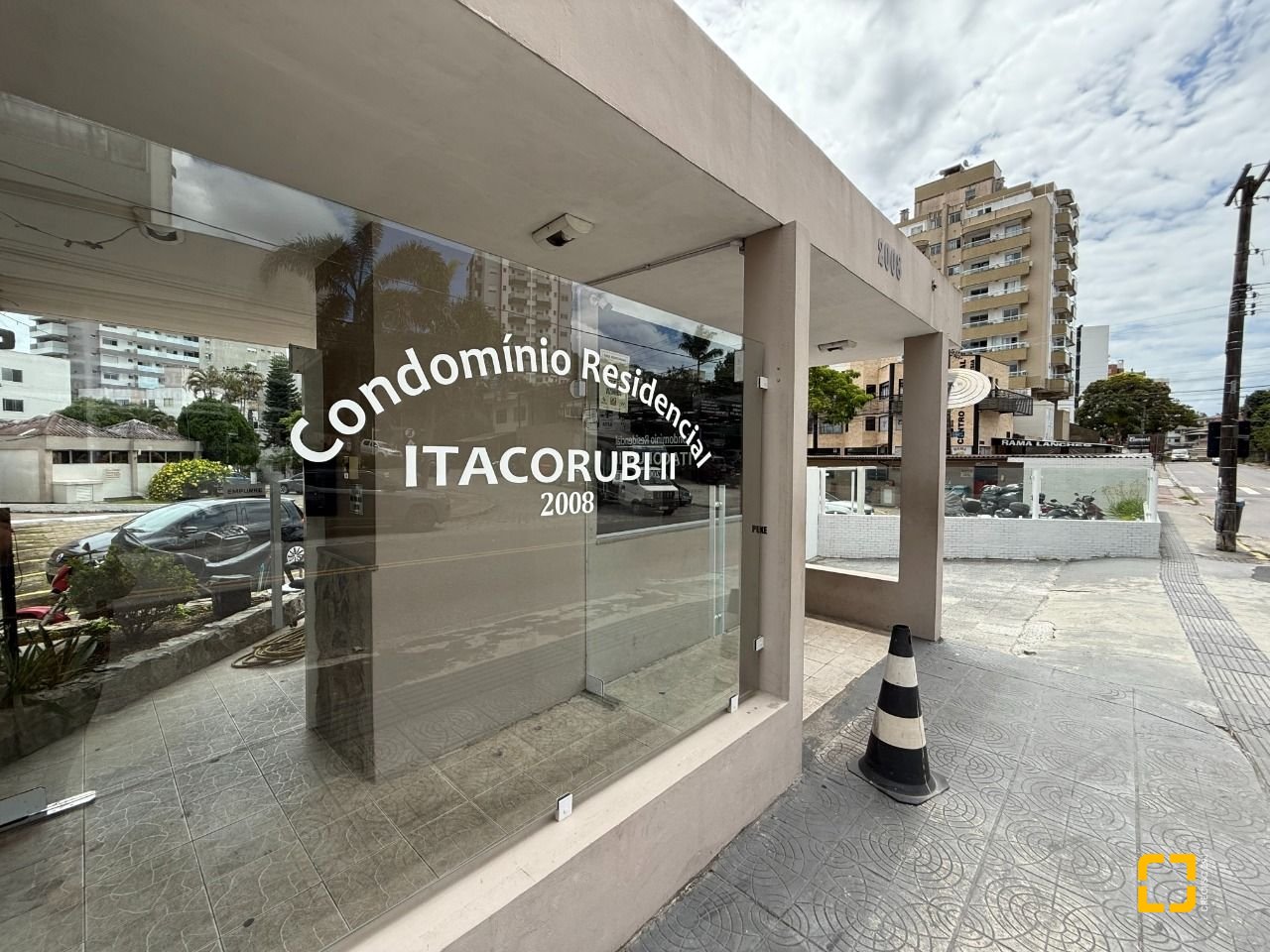 Apartamento com 59m², 3 quartos, 1 garagem, no bairro Itacorubi em Florianópolis