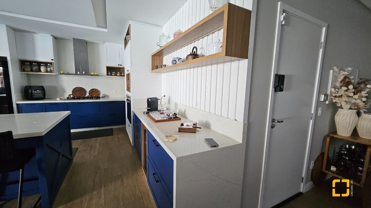 Casa de Condomínio com 346m², 3 quartos (sendo 3 suítes), 2 garagens, no bairro Vargem Pequena em Florianópolis