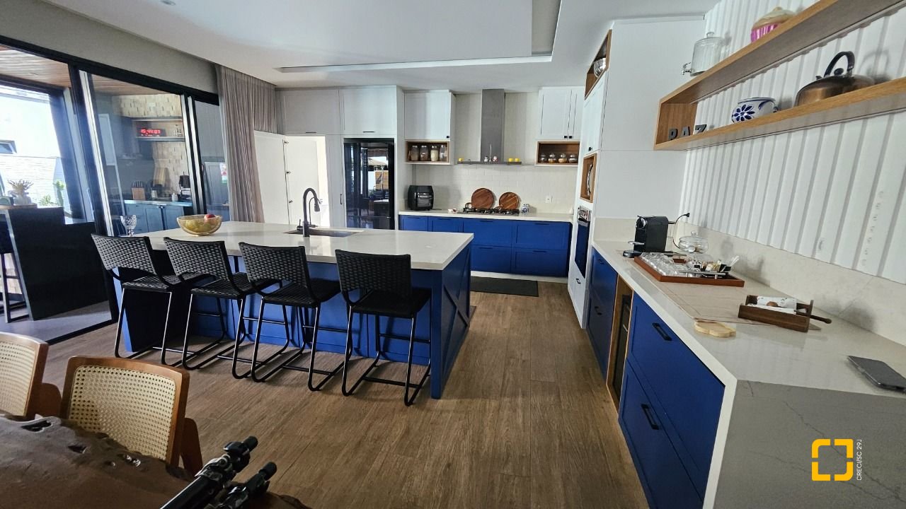 Casa de Condomínio com 346m², 3 quartos (sendo 3 suítes), 2 garagens, no bairro Vargem Pequena em Florianópolis