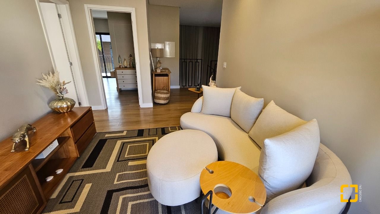 Casa de Condomínio com 346m², 3 quartos (sendo 3 suítes), 2 garagens, no bairro Vargem Pequena em Florianópolis