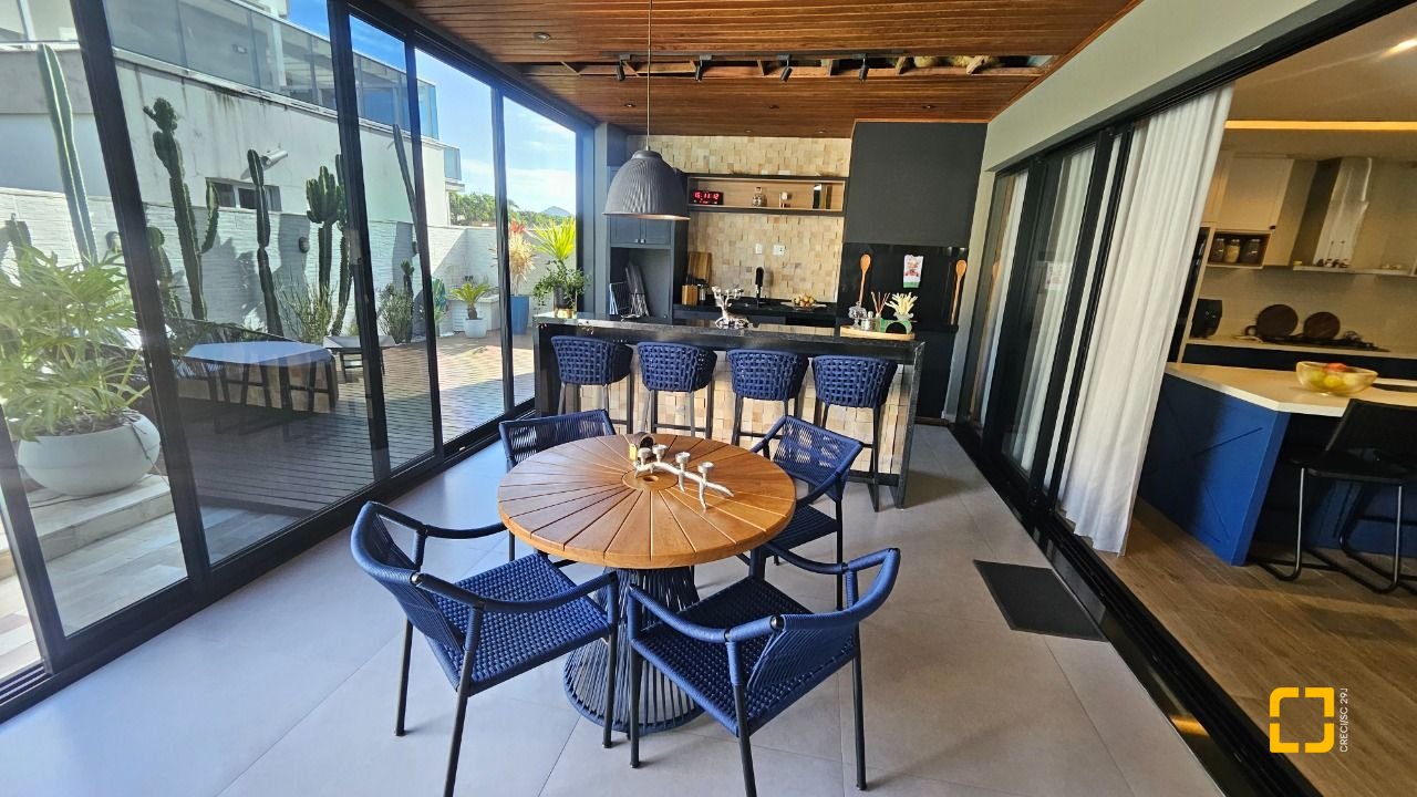 Casa de Condomínio com 346m², 3 quartos (sendo 3 suítes), 2 garagens, no bairro Vargem Pequena em Florianópolis