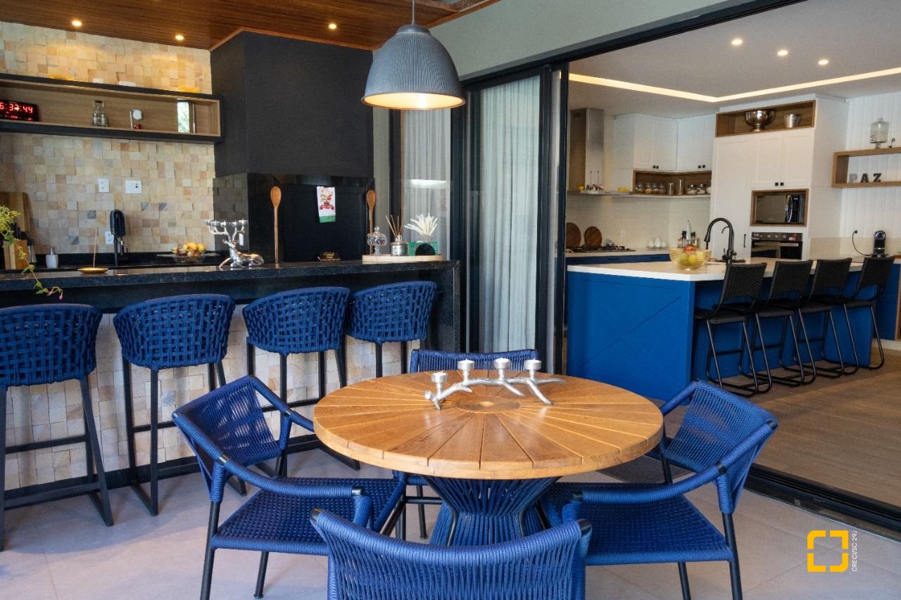 Casa de Condomínio com 346m², 3 quartos (sendo 3 suítes), 2 garagens, no bairro Vargem Pequena em Florianópolis