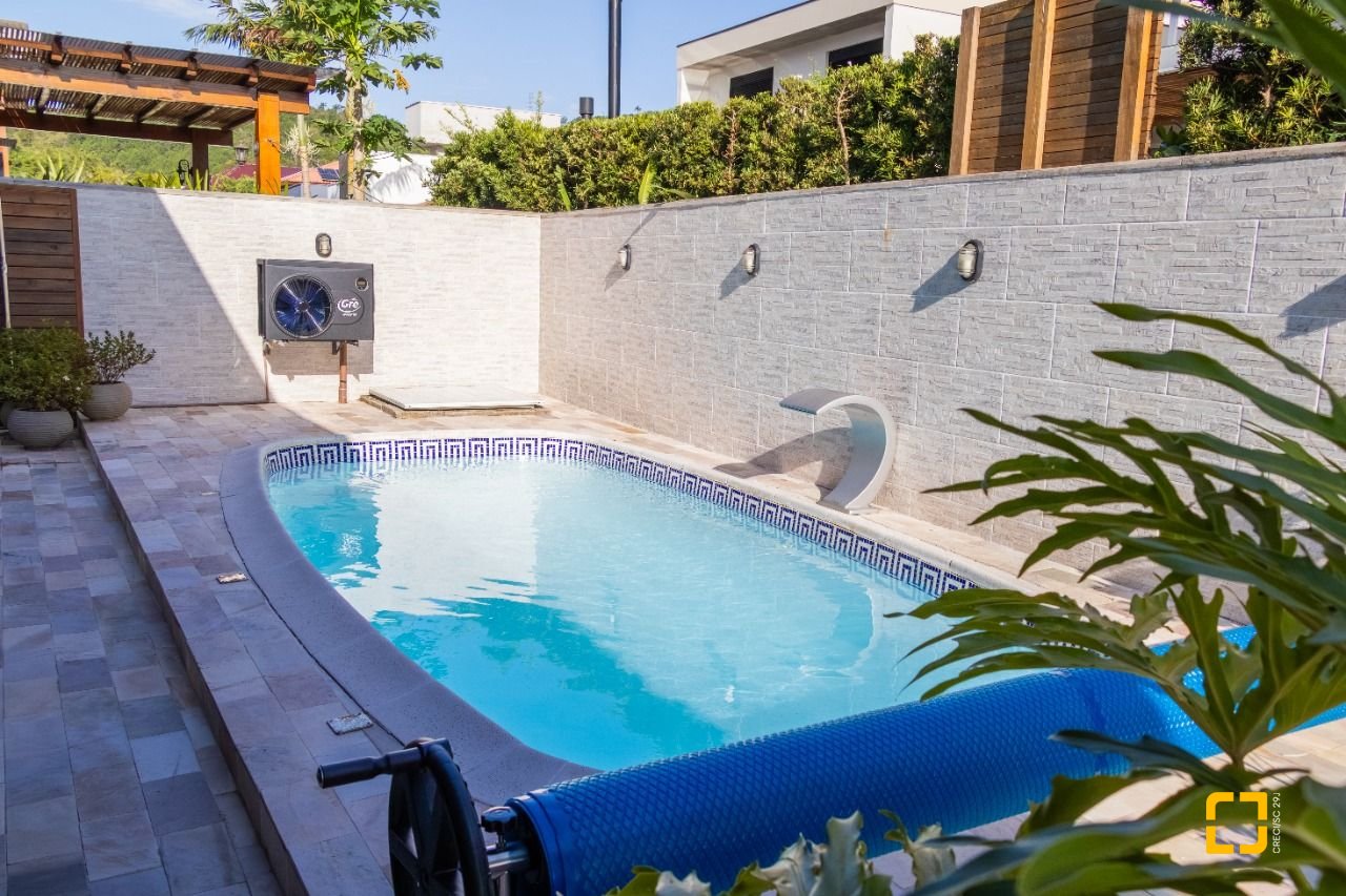 Casa de Condomínio com 346m², 3 quartos (sendo 3 suítes), 2 garagens, no bairro Vargem Pequena em Florianópolis