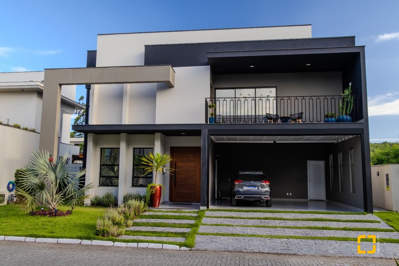 Casa de Condomínio com 346m², 3 quartos (sendo 3 suítes), 2 garagens, no bairro Vargem Pequena em Florianópolis