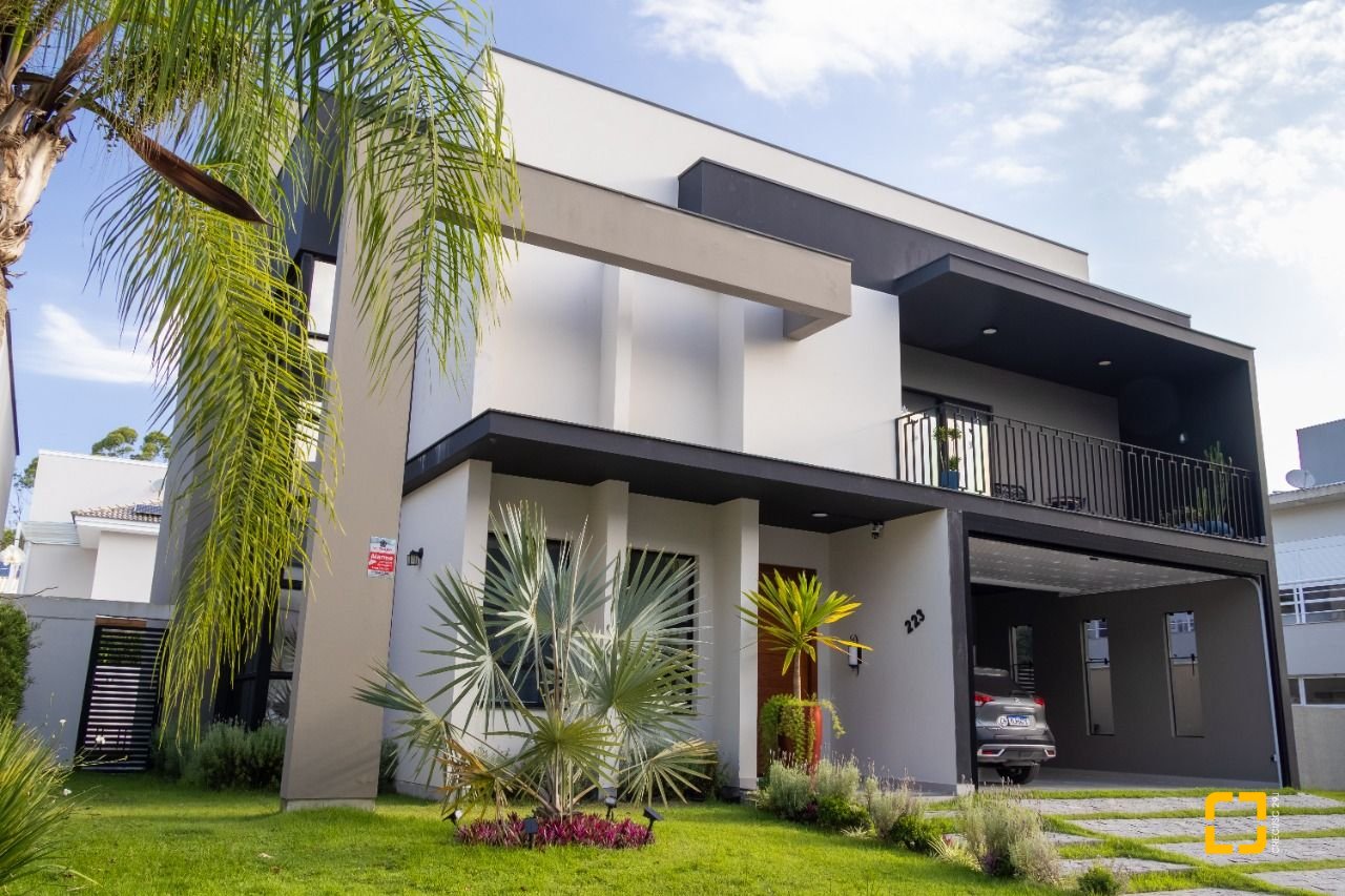 Casa de Condomínio com 346m², 3 quartos (sendo 3 suítes), 2 garagens, no bairro Vargem Pequena em Florianópolis