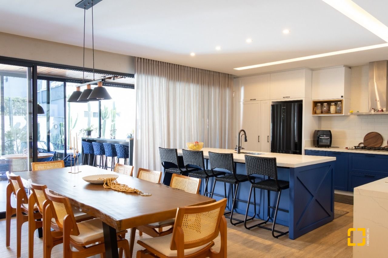 Casa de Condomínio com 346m², 3 quartos (sendo 3 suítes), 2 garagens, no bairro Vargem Pequena em Florianópolis