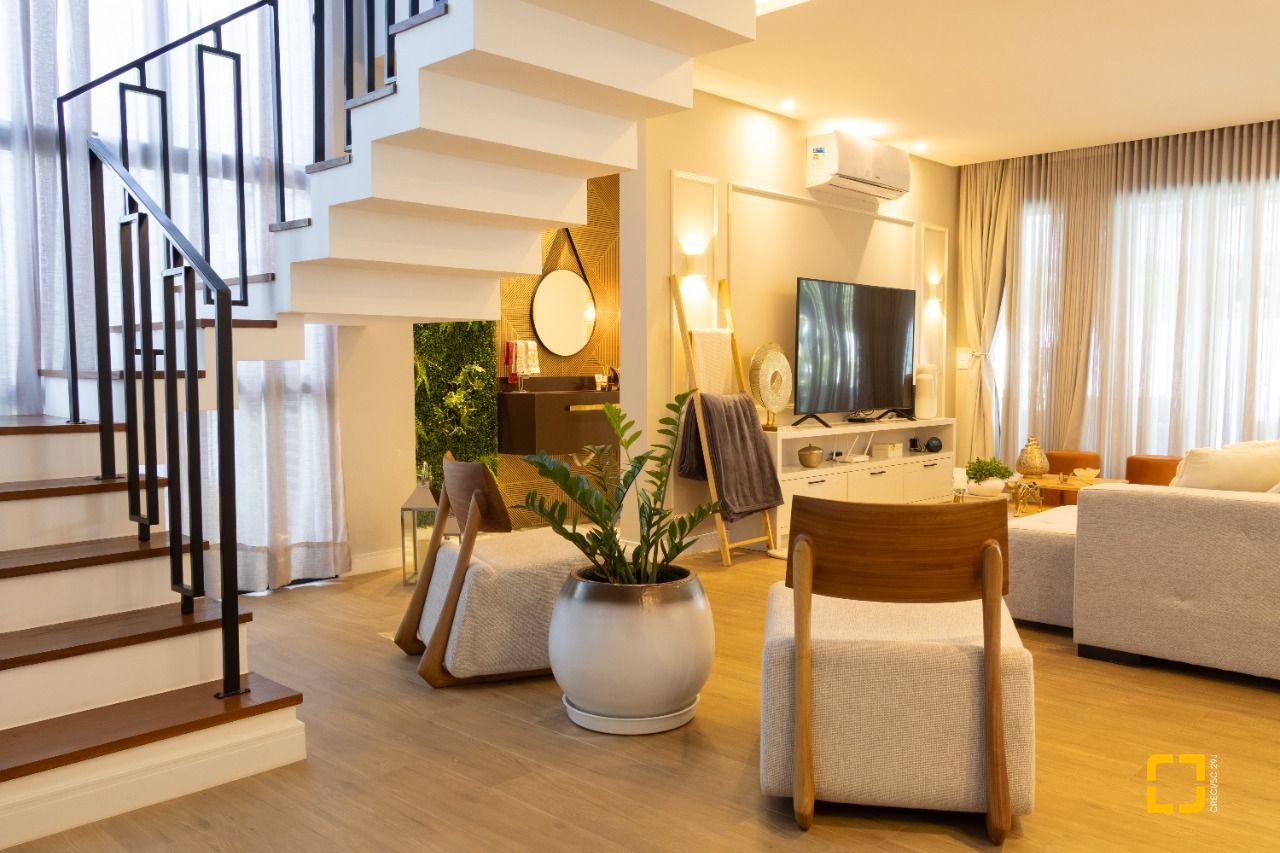 Casa de Condomínio com 346m², 3 quartos (sendo 3 suítes), 2 garagens, no bairro Vargem Pequena em Florianópolis