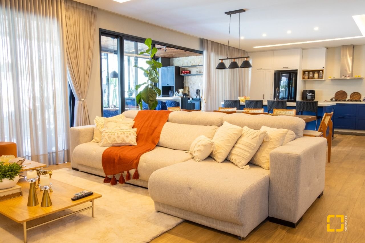 Casa de Condomínio com 346m², 3 quartos (sendo 3 suítes), 2 garagens, no bairro Vargem Pequena em Florianópolis