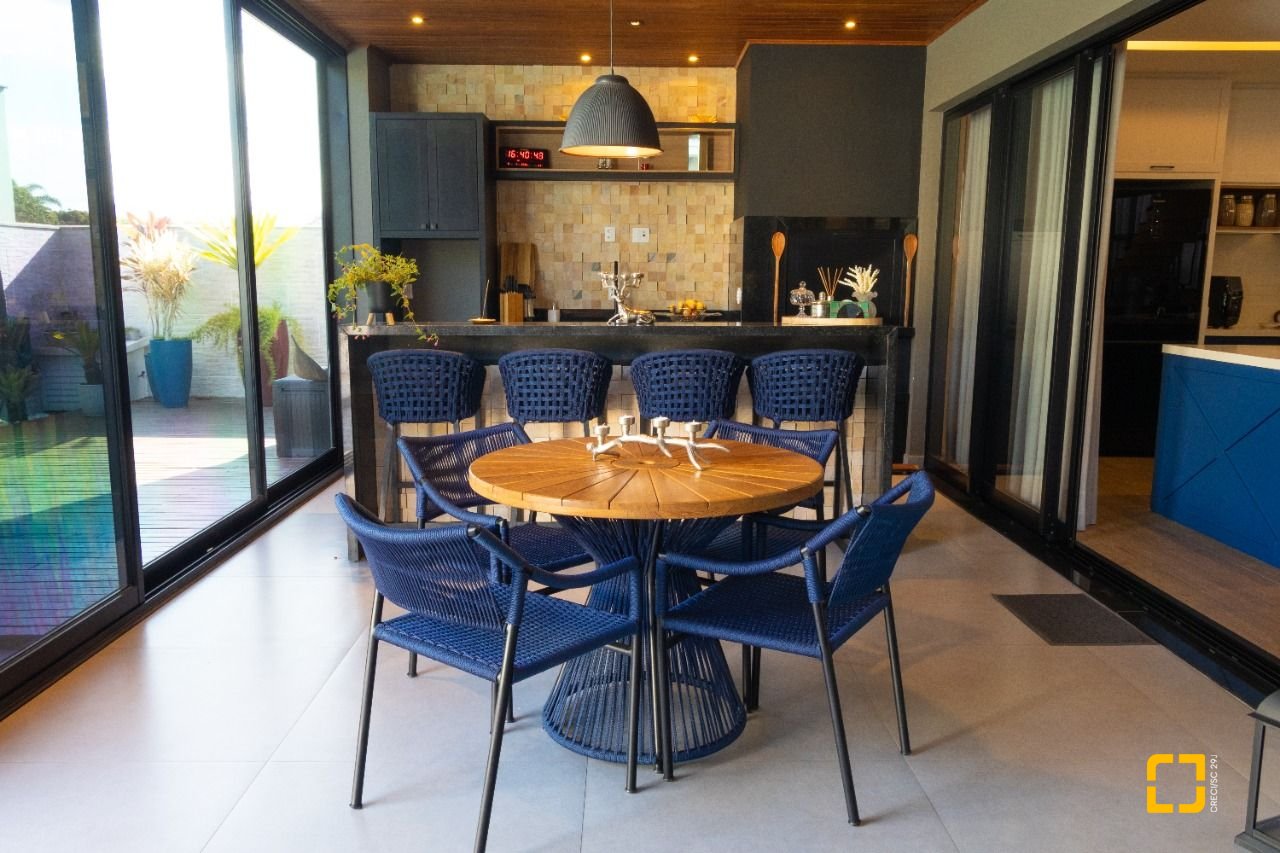 Casa de Condomínio com 346m², 3 quartos (sendo 3 suítes), 2 garagens, no bairro Vargem Pequena em Florianópolis
