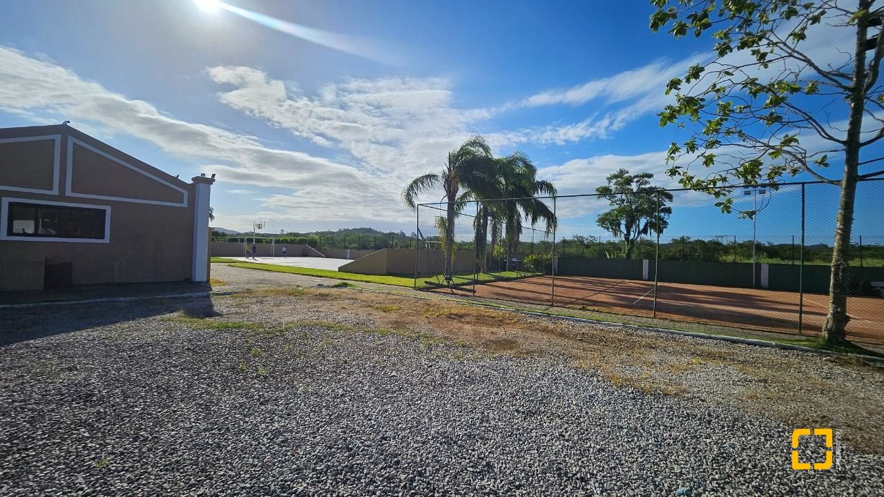 Casa de Condomínio com 346m², 3 quartos (sendo 3 suítes), 2 garagens, no bairro Vargem Pequena em Florianópolis