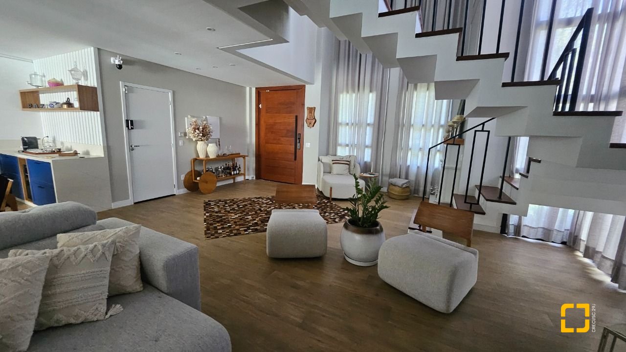 Casa de Condomínio com 346m², 3 quartos (sendo 3 suítes), 2 garagens, no bairro Vargem Pequena em Florianópolis