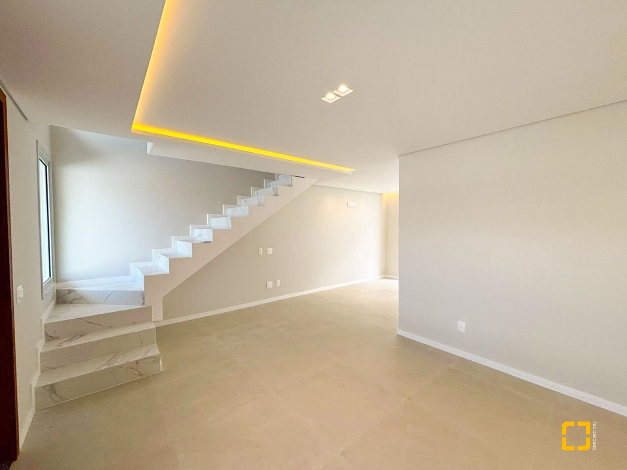 Casa com 138m², 3 quartos (sendo 3 suítes), 2 garagens, no bairro Ingleses do Rio Vermelho em Florianópolis