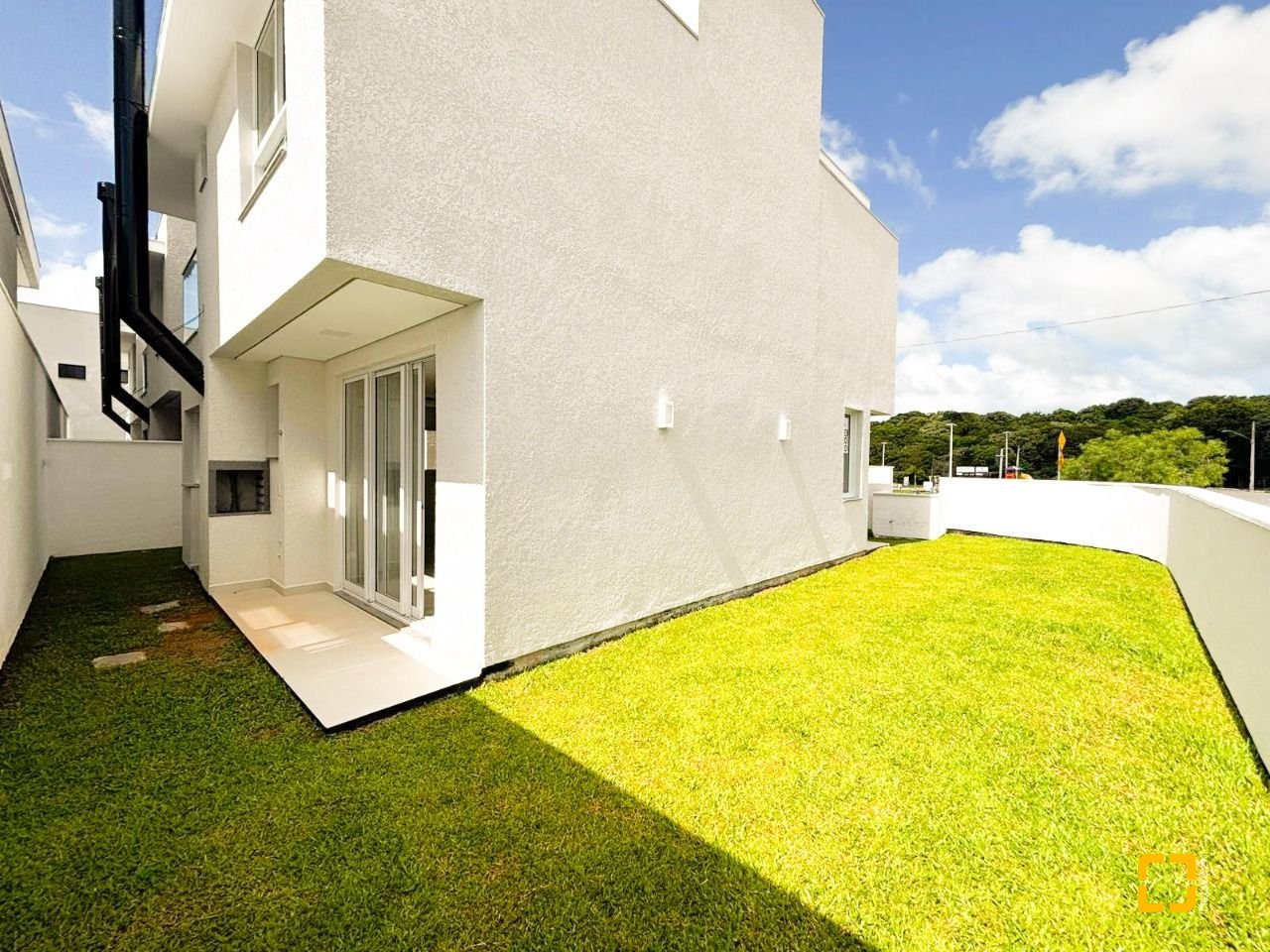Casa com 138m², 3 quartos (sendo 3 suítes), 2 garagens, no bairro Ingleses do Rio Vermelho em Florianópolis