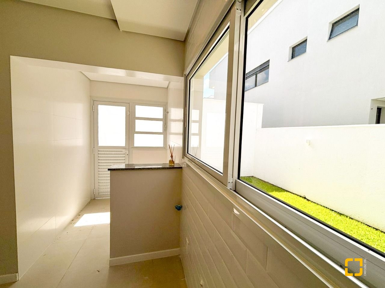 Casa com 138m², 3 quartos (sendo 3 suítes), 2 garagens, no bairro Ingleses do Rio Vermelho em Florianópolis