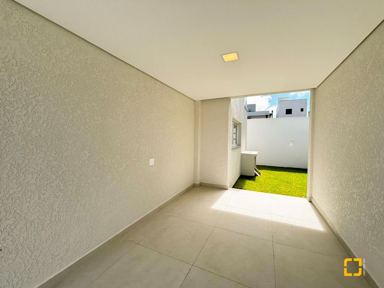 Casa com 138m², 3 quartos (sendo 3 suítes), 2 garagens, no bairro Ingleses do Rio Vermelho em Florianópolis