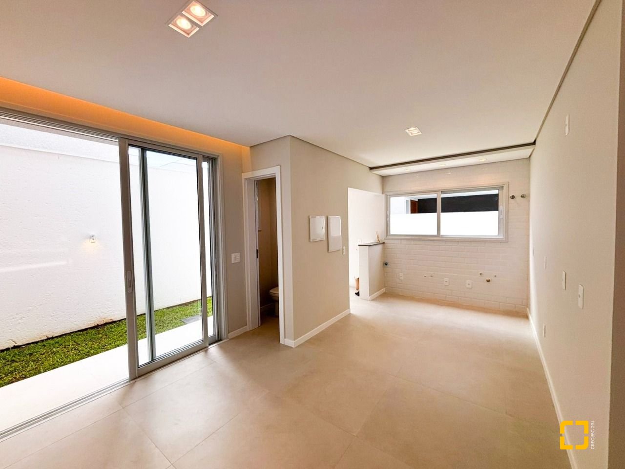 Casa com 138m², 3 quartos (sendo 3 suítes), 2 garagens, no bairro Ingleses do Rio Vermelho em Florianópolis