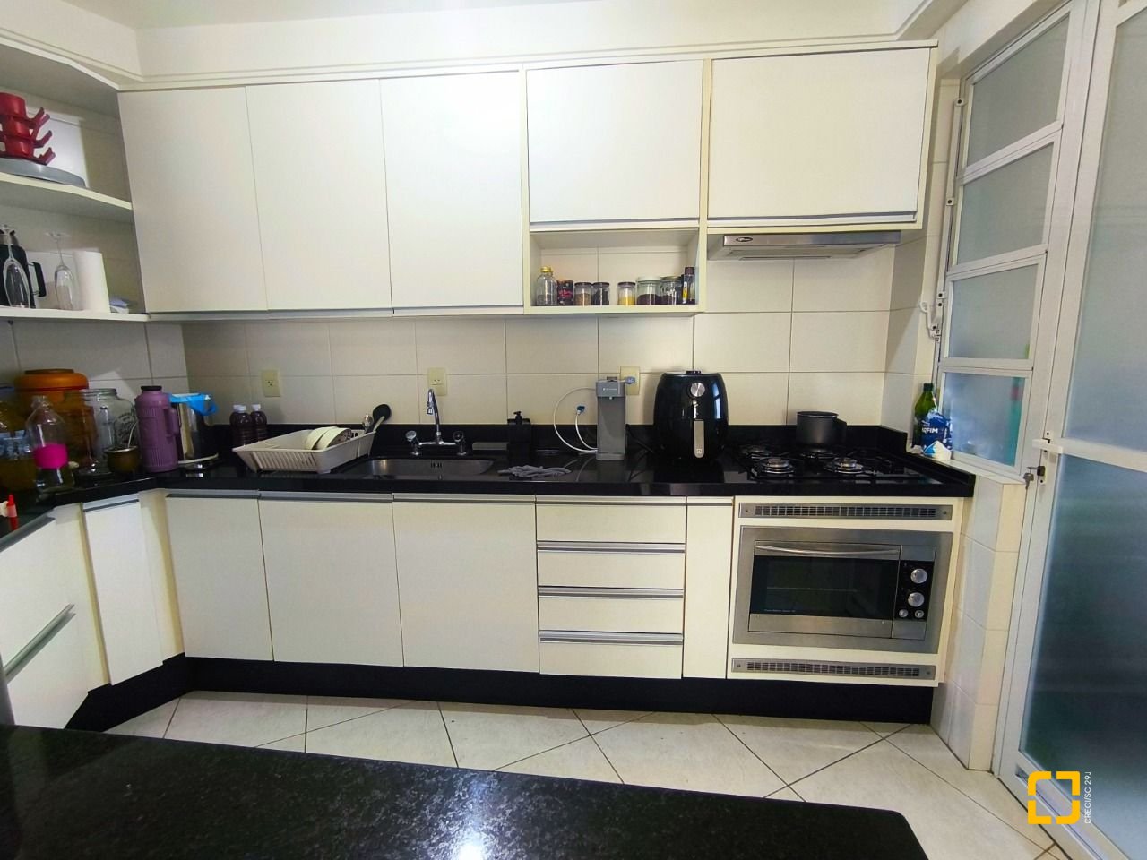 Apartamento com 103m², 4 quartos (sendo 1 suíte), 2 garagens, no bairro Itacorubi em Florianópolis