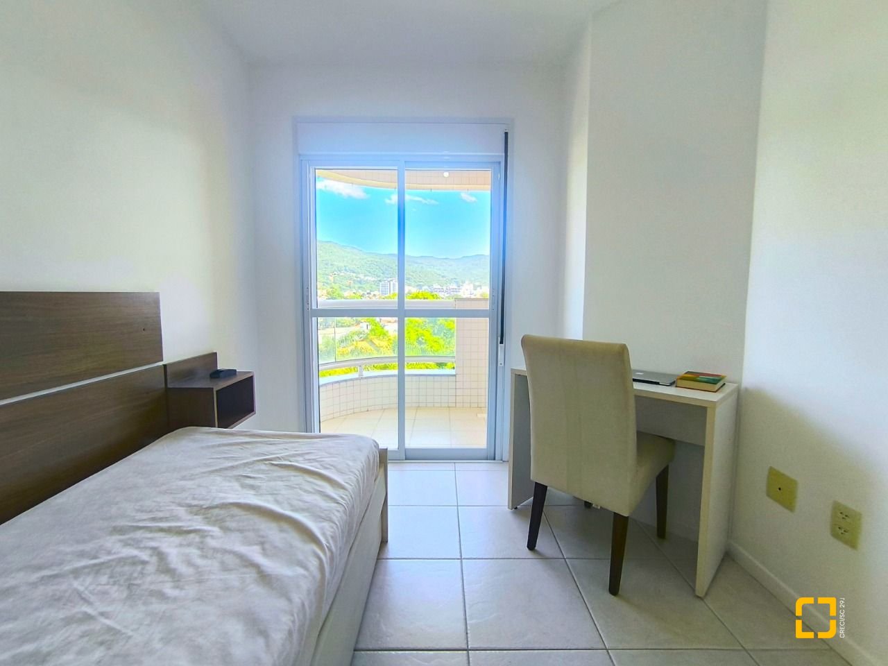 Apartamento com 103m², 4 quartos (sendo 1 suíte), 2 garagens, no bairro Itacorubi em Florianópolis